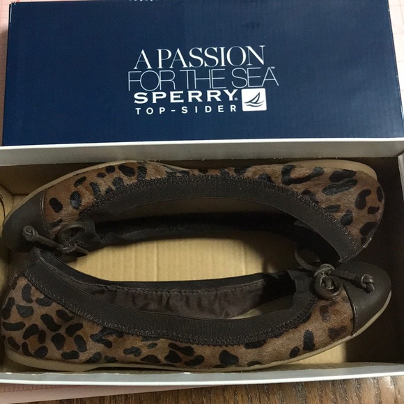 Sperry Calf Hair leopard print flat shoes size 7.5 - Picture 2 of 6